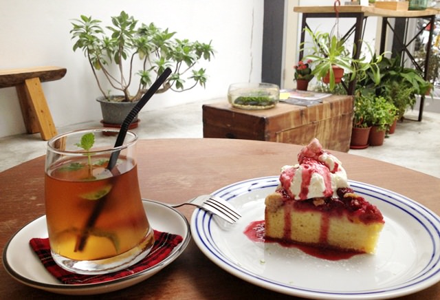 【下午茶】Die flugel cafe(辛亥店) – 廚房前的小空間 @ 公館