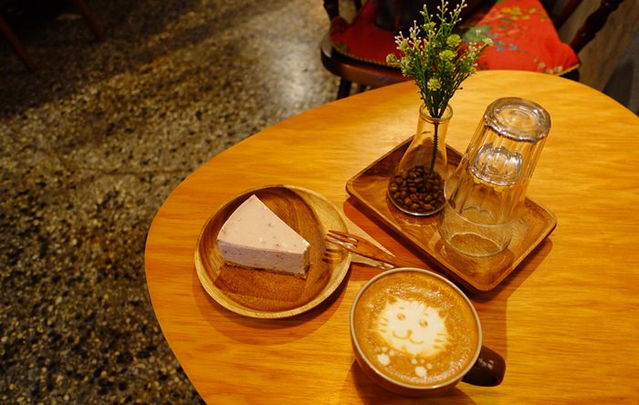 【食記】時光，小屋CAFE．在懷舊的氛圍中讓鋼鐵人陪你喝咖啡吧 @中山站