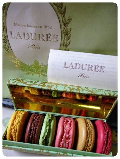 【巴黎】體驗百年甜點的法式優雅~ Laduree